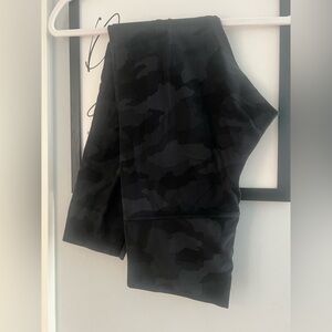 Lululemon Camouflage Sweatpants size 8 in very good condition